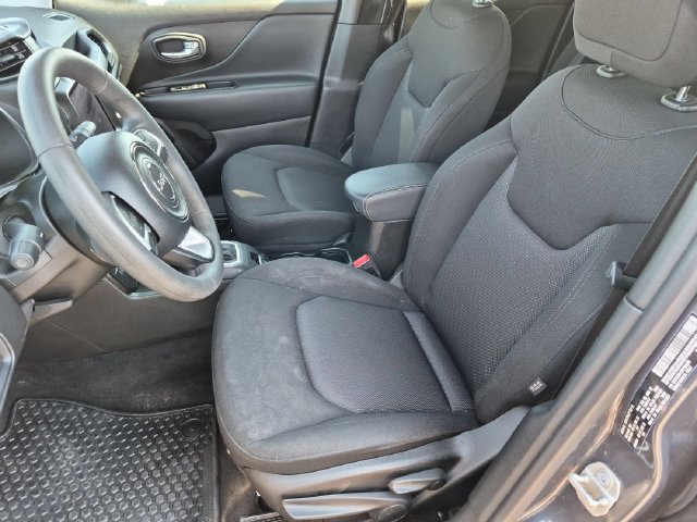 Used 2023 Jeep Renegade Latitude AWD/4WD image 16