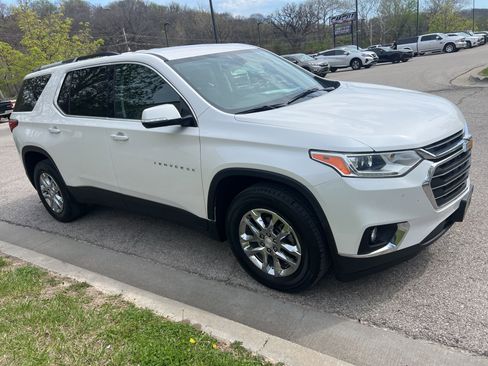 Used 2018 Chevrolet Traverse LT image 3