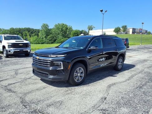 Used 2025 Chevrolet Traverse LT AWD/4WD image 47