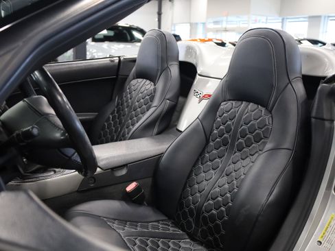 Used 2005 Chevrolet Corvette Convertible w/ Preferred Equipment Group image 17