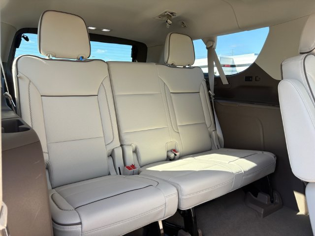 Used 2021 GMC Yukon XL Denali w/ Denali Ultimate Package AWD/4WD image 16