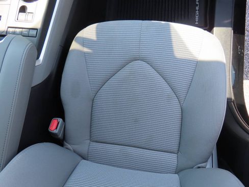 Used 2020 Toyota Highlander LE AWD/4WD image 42