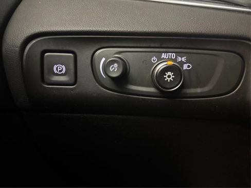 Used 2019 Buick Enclave Essence image 22