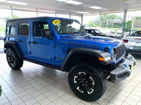 Used 2024 Jeep Wrangler Unlimited Rubicon 4xe w/ Convenience Group AWD/4WD image 3