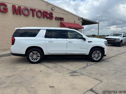Used 2022 GMC Yukon XL SLT w/ SLT Premium Package AWD/4WD image 8