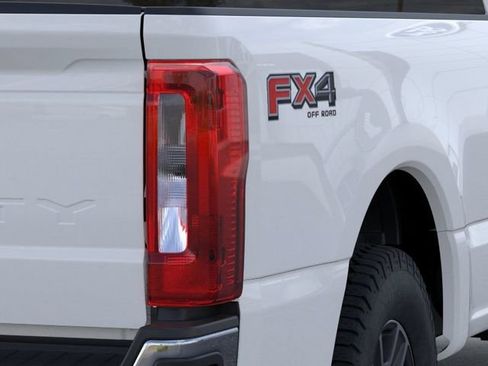 New 2025 Ford F250 XLT w/ FX4 Off-Road Package image 21