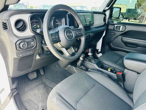 Used 2024 Jeep Wrangler Unlimited AWD/4WD image 14