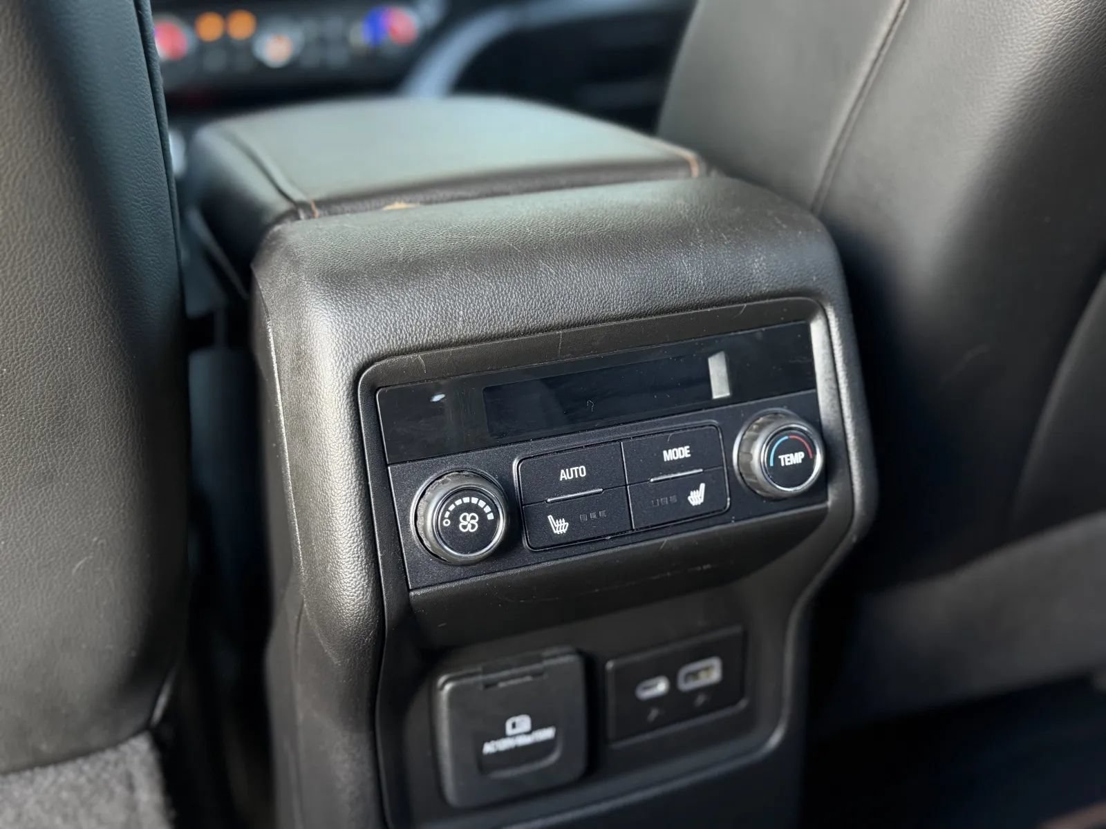 Used 2022 GMC Acadia AT4 w/ Technology Package AWD/4WD image 46