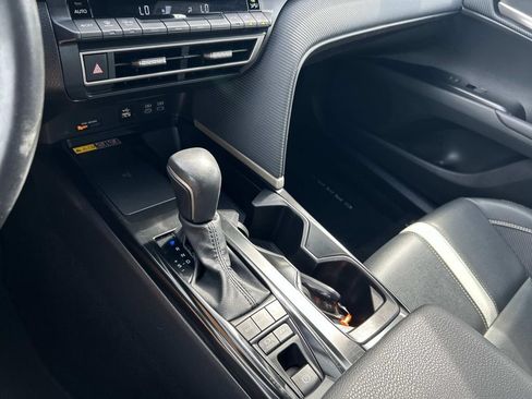 Used 2025 Toyota Camry SE FWD image 28