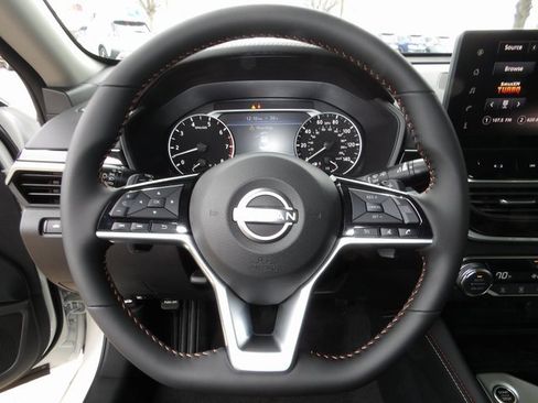 New 2025 Nissan Altima 2.5 SR w/ SR Premium Package image 29