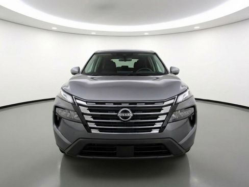 Used 2025 Nissan Rogue SV image 2