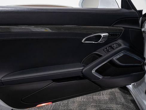 Used 2015 Porsche 911 Turbo S w/ High-end Infotainment Package image 38