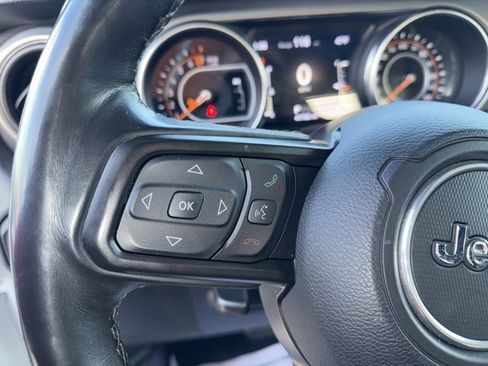 Used 2021 Jeep Gladiator Willys image 13
