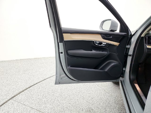 New 2027 Volvo XC90 B5 Plus AWD/4WD image 28