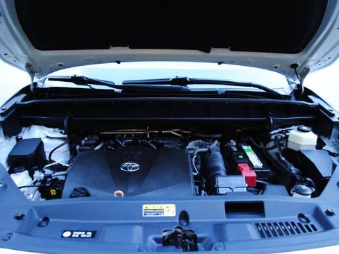 Used 2020 Toyota Highlander XLE image 35