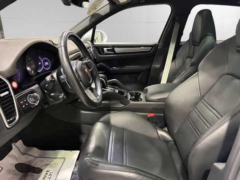 Used 2022 Porsche Cayenne Platinum Edition image 24