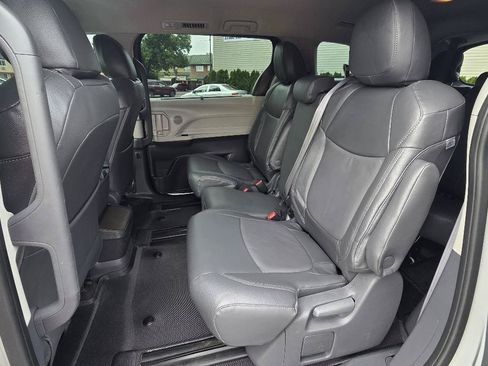 Used 2021 Toyota Sienna LE FWD image 16