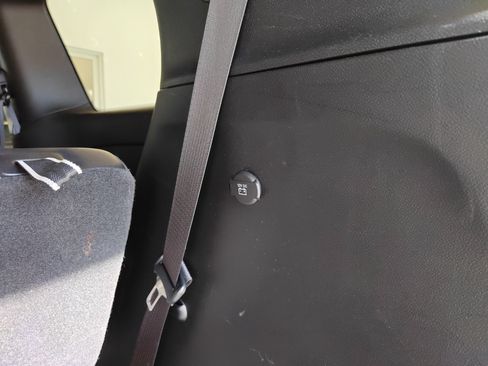 Used 2025 Chrysler Pacifica Select FWD image 15