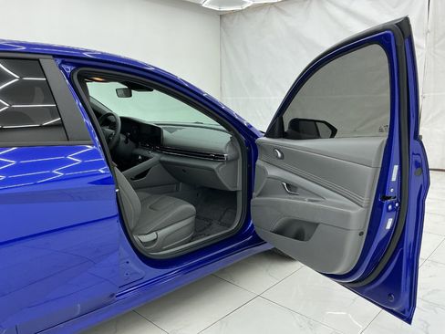 Used 2023 Hyundai Elantra SEL w/ Convenience Package FWD image 17