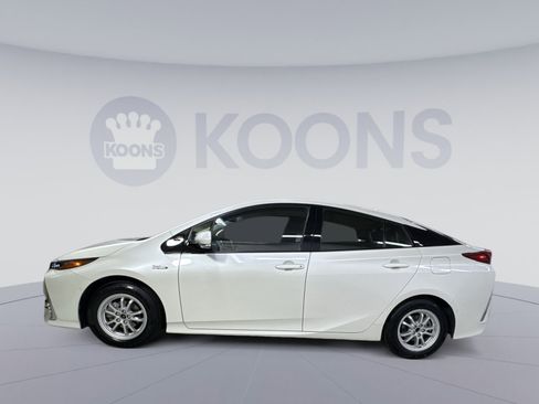 Used 2017 Toyota Prius Prime Advanced image 8