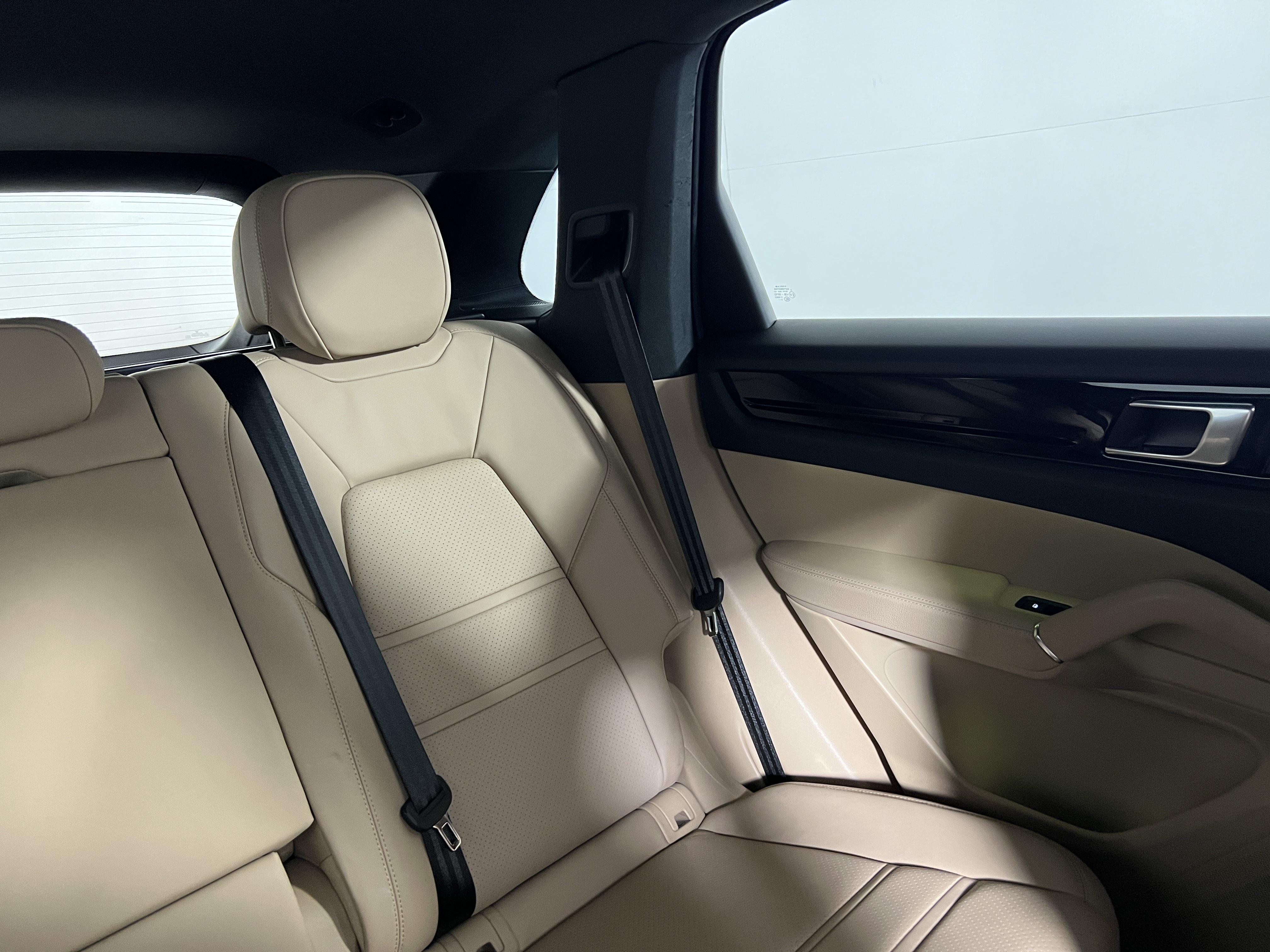 Certified 2023 Porsche Cayenne AWD/4WD image 17