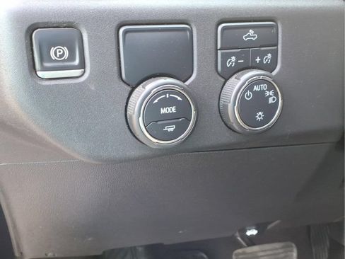 Used 2023 Chevrolet Silverado 1500 LT RWD image 13