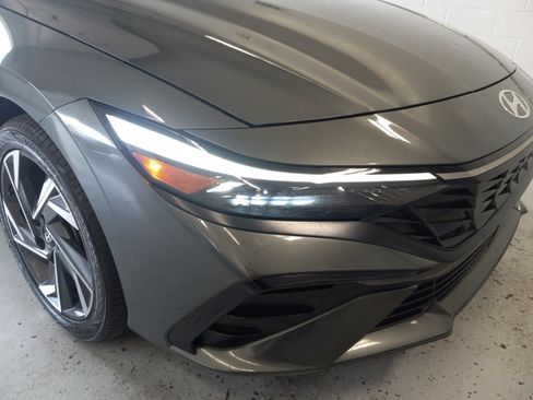 Used 2024 Hyundai Elantra SEL w/ Convenience Package FWD image 5