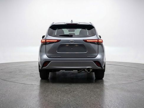 Used 2025 Toyota Highlander XSE image 7