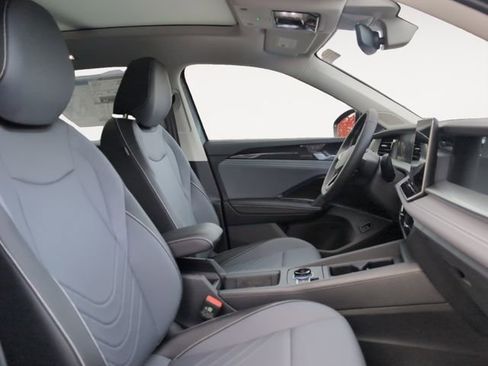 Used 2026 Volkswagen Tiguan SE w/ Panoramic Sunroof Package AWD/4WD image 15