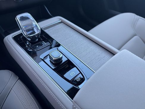 New 2026 Volvo XC90 B6 Core image 24