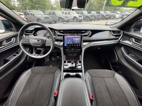 Used 2023 Jeep Grand Cherokee Trailhawk w/ Luxury Tech Group III AWD/4WD image 34