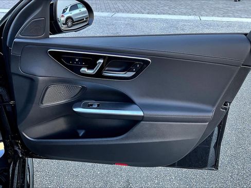 Used 2025 Mercedes-Benz C 300 4MATIC Sedan image 21