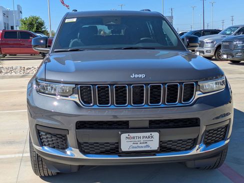New 2025 Jeep Grand Cherokee L Laredo RWD image 8