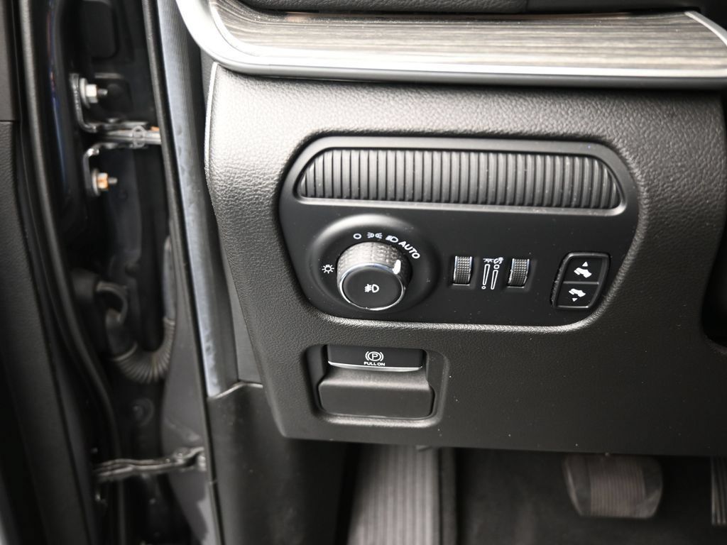 Used 2022 Jeep Wagoneer Series II RWD image 34