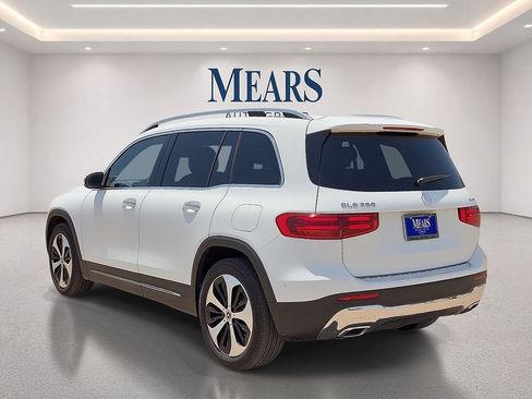 Used 2025 Mercedes-Benz GLB 250 4MATIC image 3