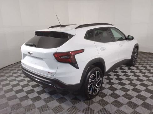 Used 2024 Chevrolet Trax RS w/ Sunroof Package image 24