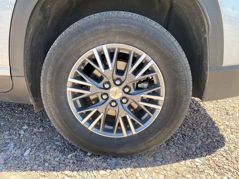 Used 2025 Chevrolet Traverse LT image 5