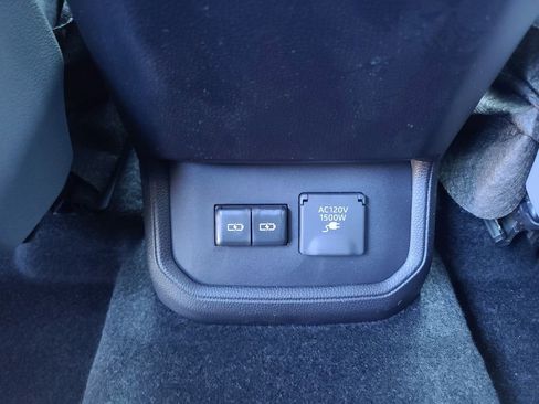 New 2026 Toyota Highlander Platinum image 24