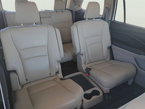 Used 2021 Honda Pilot Touring image 10