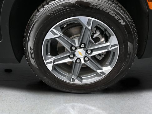 Used 2025 Chevrolet Blazer LT FWD image 18
