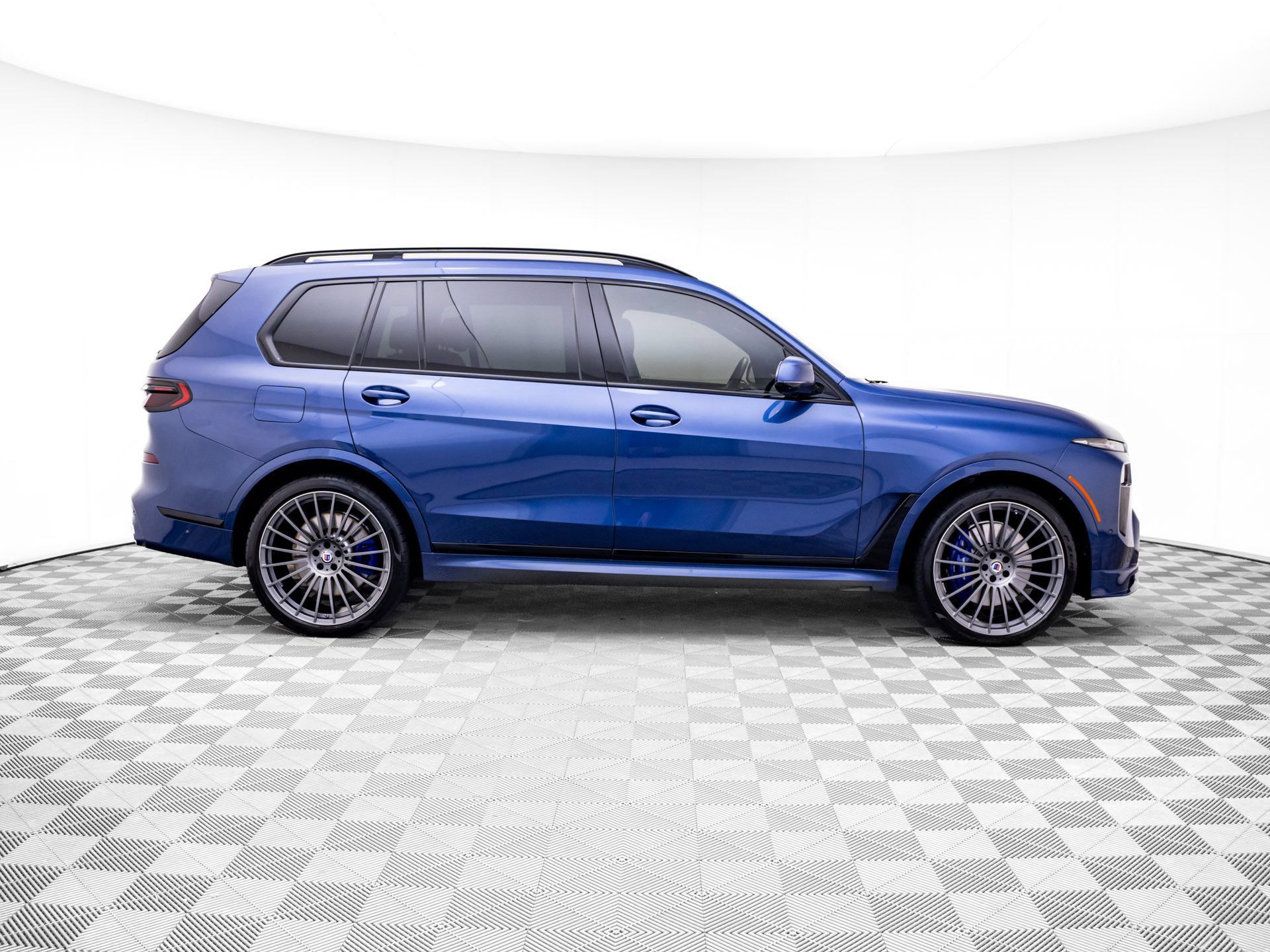 Used 2024 BMW ALPINA XB7 AWD/4WD image 7