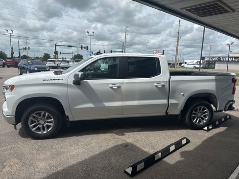 Used 2023 Chevrolet Silverado 1500 LT AWD/4WD image 3