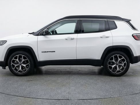 Used 2025 Jeep Compass Limited image 5
