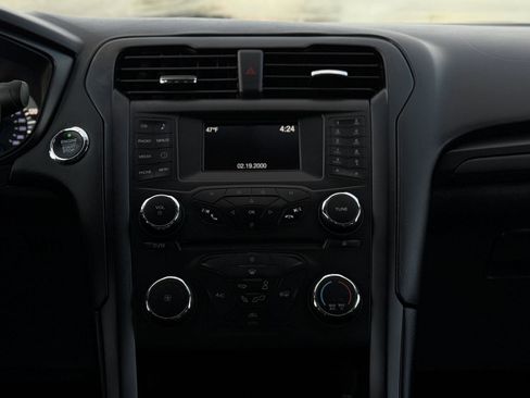 Used 2018 Ford Fusion SE w/ Equipment Group 201A image 15