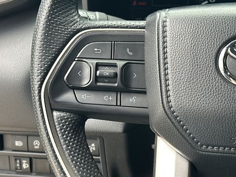 Used 2025 Toyota Tundra Limited AWD/4WD image 16