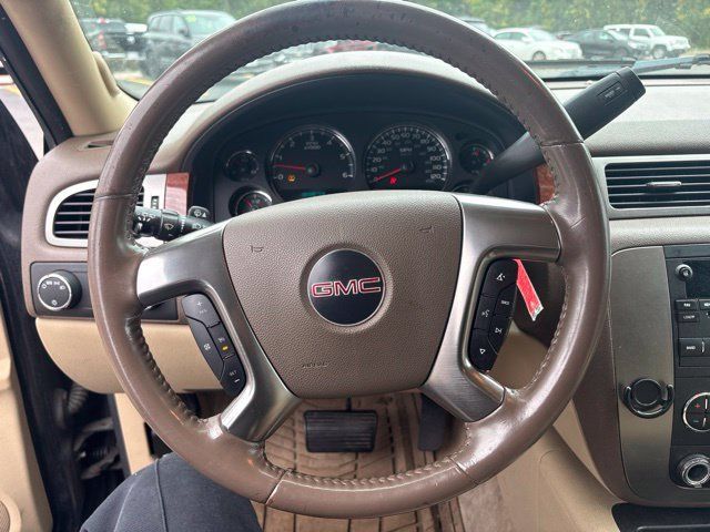 Used 2007 GMC Yukon SLT w/ SLT Preferred Equipment Group AWD/4WD image 16