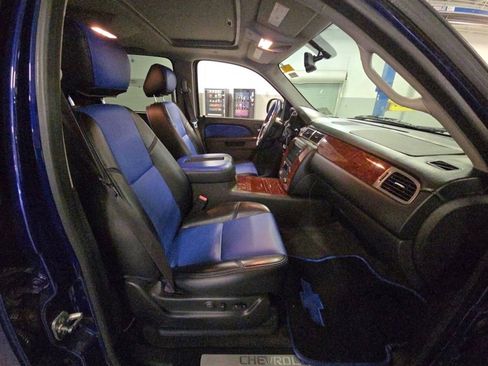 Used 2013 Chevrolet Avalanche LTZ image 4