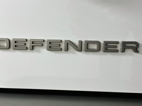 Used 2024 Land Rover Defender 110 X-Dynamic SE AWD/4WD image 10