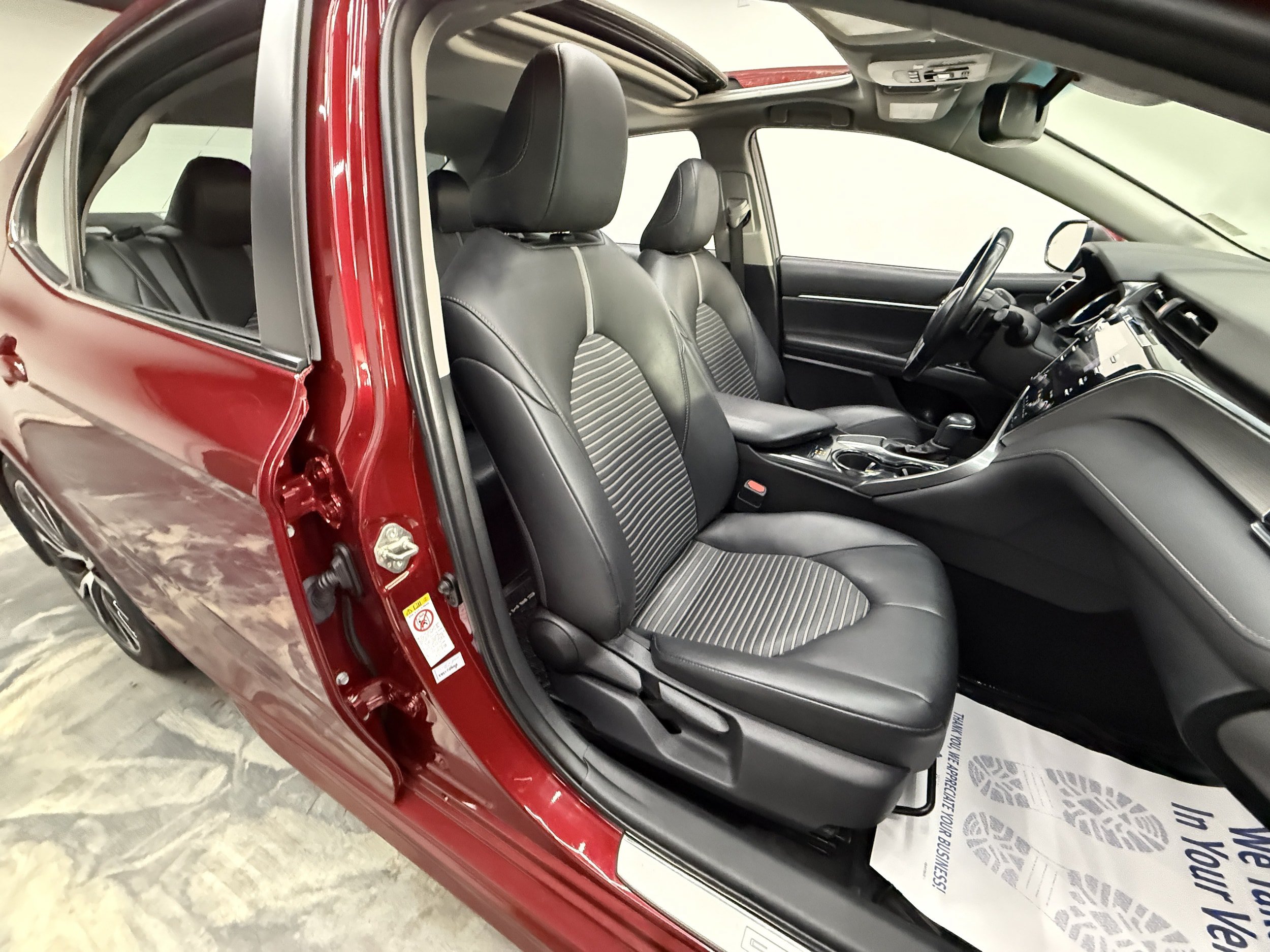 Used 2018 Toyota Camry FWD image 10