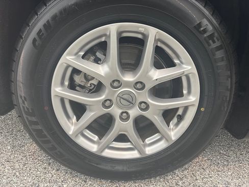 Used 2024 Chrysler Voyager LX FWD image 3